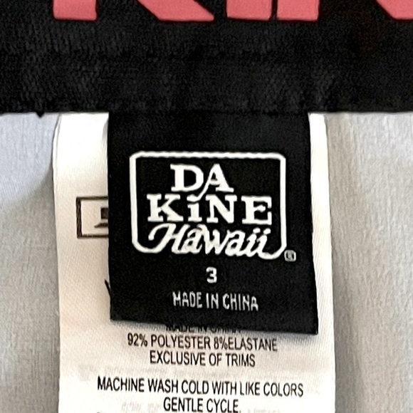 🌺 Dakine Hawaii Freeride Black Tie Dye Board Shorts Juniors Size 3 - Picture 5 of 7